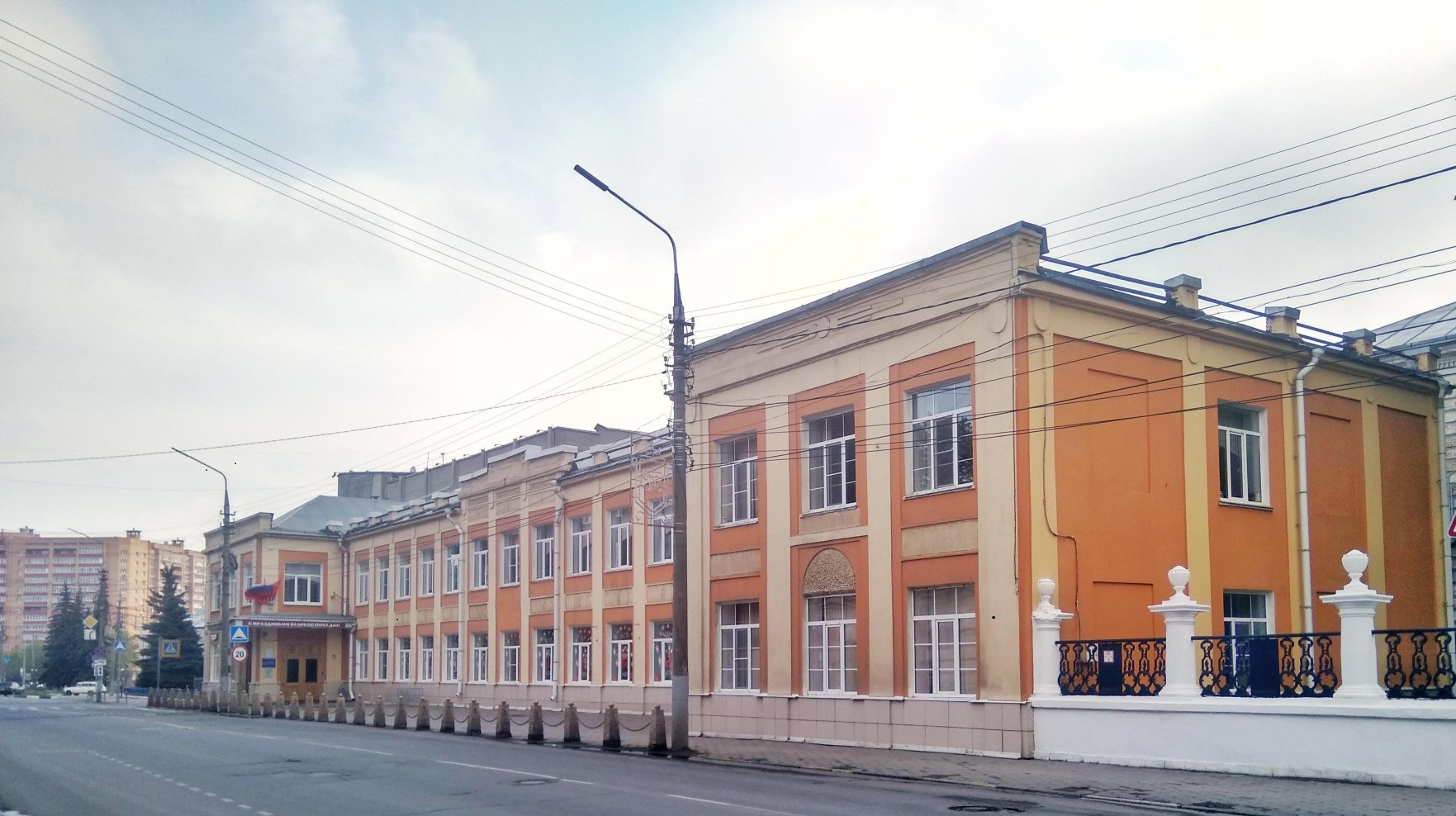 здание гимназии