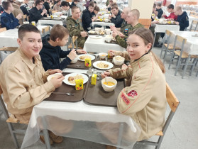 Воспитанники ВПК «Звезда» и учащиеся 10В класса приняли участие в Дне открытых дверей в Тульском 51 гвардейском воздушно-десантном полку.